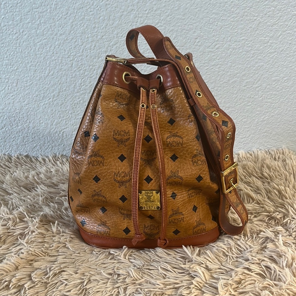 Auth Vintage MCM Dessau Drawstring Bag in Visetos Cognac